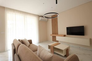TV, offices - SanPietro Vacation Apartment 021 (Plazhi San Pietro)
