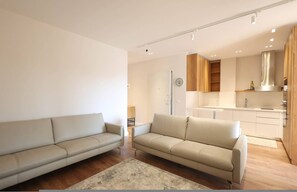 TV, offices - SanPietro Vacation Apartment 014 (Plazhi San Pietro)