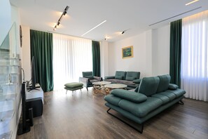 TV, offices - SanPietro Vacation Villa 005 (Plazhi San Pietro)