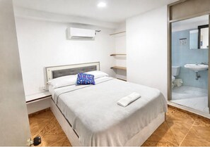 Deluxe Double Room | Bathroom - Hotel Ocean Blue Inn (Santa Marta)