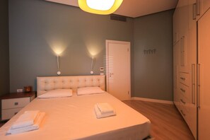 1 bedroom, desk, free WiFi - Lura Villa 001 in Durrës (Durrës)