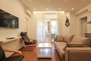TV, offices - Lura Apartment 001 in Durrës (Durrës)