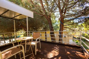 Outdoor dining - Lura Apartment 001 in Durrës (Durrës)