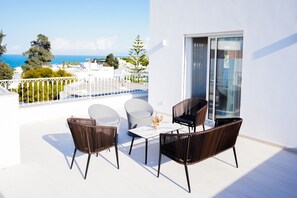 Terrace/patio - Villa Apollon:  Seaside and luxurious (Marsa)