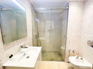 Towels - The Business Stay: Brand new in Lac 2 (Tunis)