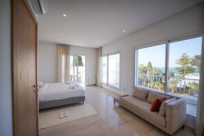 4 bedrooms, iron/ironing board, bed sheets - Villa Hermes: Seaside and luxurious (Marsa)