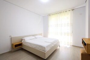 1 bedroom, desk, free WiFi - SanPietro Vacation Apartment 043 (Plazhi San Pietro)