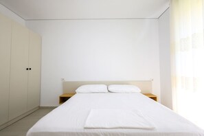 1 bedroom, desk, free WiFi - SanPietro Vacation Apartment 043 (Plazhi San Pietro)