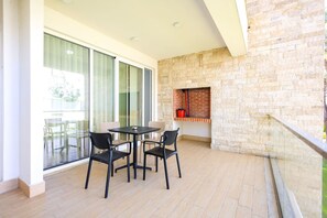 Outdoor dining - SanPietro Vacation Apartment 043 (Plazhi San Pietro)