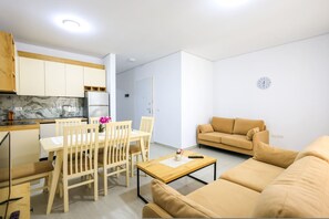 TV, offices - SanPietro Vacation Apartment 044 (Plazhi San Pietro)