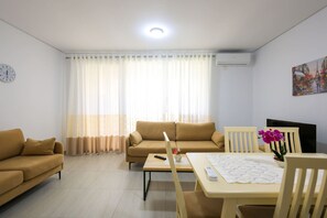 TV, offices - SanPietro Vacation Apartment 044 (Plazhi San Pietro)