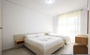 1 bedroom, desk, free WiFi, bed sheets - SanPietro Vacation Apartment 044 (Plazhi San Pietro)