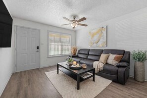 Smart TV - FIFA 2026 • Best Location Near Stadium • 2BR (Arlington)