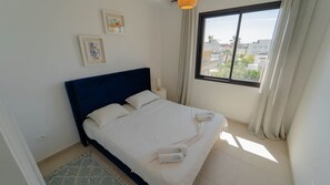 1 bedroom, iron/ironing board, travel cot, bed sheets - Petit Cocon Neuf et Stylé à la Marsa (Marsa)