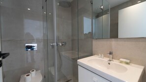 Hair dryer, towels - Petit Cocon Neuf et Stylé à la Marsa (Marsa)