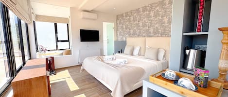 4 bedrooms, iron/ironing board, bed sheets