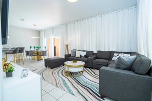 TV, DVD player, stereo, offices - Gorgeous 4Bd w Pool at Encantada Resort 8523 (Kissimmee)