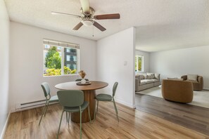 Dining - Comfortable Townhouse in Ash Way Lynnwood (Lynnwood)