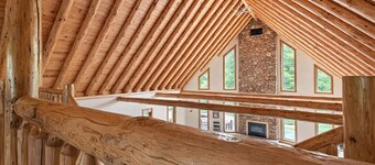 Luxurious 4-bedroom cabin that sleeps 13 close to Cooperstown NY with AC
