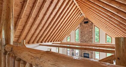 Luxurious 4-bedroom cabin that sleeps 13 close to Cooperstown NY with AC