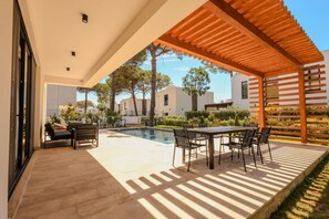Outdoor dining - SanPietro Premium Deluxe Plus Villa (Plazhi San Pietro)