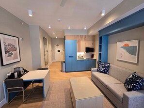 TV, offices - Go! 29 Margaritaville Studio (Kissimmee)