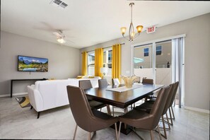 Dining - Modern 4BR Townhome Near Disney in Gated Resort (Kissimmee)