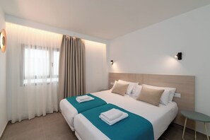 In-room safe, blackout curtains, iron/ironing board, free WiFi - Ereza Suites (Arrecife)
