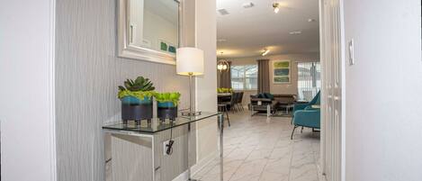 المنشأة من الداخل