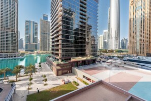 House - Free Housekeeping Visits During Your Stay - Stayshort - Cozy 1BR Retreat in JLT That Sleeps 4 (Dubai)