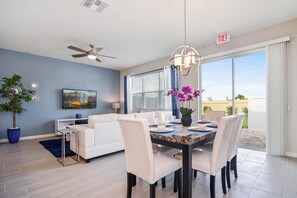 Dining - Resort 4Bd Townhome w GameRoom   Patio Near Disney (Celebration)