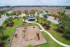Property grounds - Resort 4Bd Townhome w GameRoom   Patio Near Disney (Celebration)
