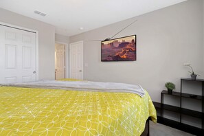 Desk, iron/ironing board, free WiFi, bed sheets - Family 4Bd Townhome near Disney w  Pool Access (Celebration)
