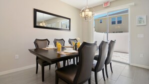 Dining - Family 4Bd Townhome near Disney w  Pool Access (Celebration)