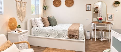 1 bedroom, iron/ironing board, WiFi, bed sheets