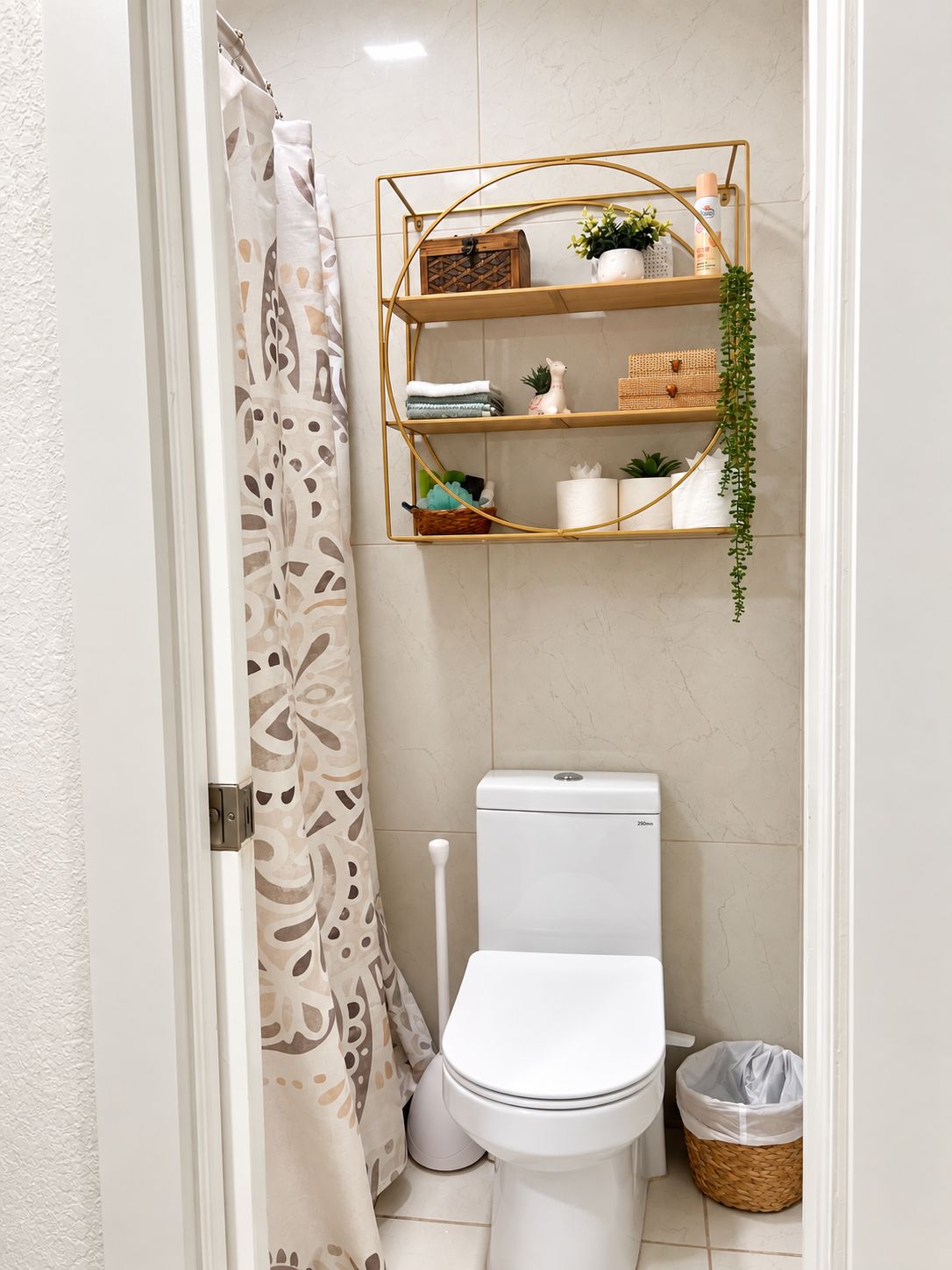 Haartrockner, Handtücher, Seife, Toilettenpapier