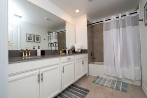 Hair dryer, towels - Mins to Disney  Walk to Lazy River   Resort Pool (Kissimmee)
