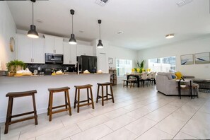 Interior - Mins to Disney  Walk to Lazy River   Resort Pool (Kissimmee)