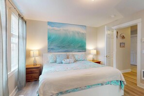 2 bedrooms, desk, iron/ironing board, free WiFi - NEW! Pool, BBQ, Beach Access, Hot Tub, Gym (SDreaming) (Westport)