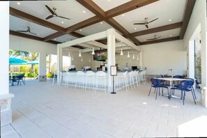 Bar (on property) - Luxe 5BR Villa Pool  Game Room   Minutes to Disney (Kissimmee)