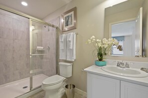 Hair dryer, towels - Modern 4BR w  Patio   Resort Pool   Compass Bay (Kissimmee)