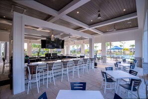 Outdoor dining - Stylish 4Bd w  Lake View Pool   Kids    Themed Room (Davenport)
