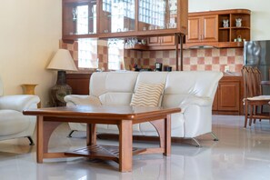 TV - Tranquil Thai style pool villa in Kamala (Phuket)