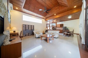 TV - Tranquil Thai style pool villa in Kamala (Phuket)