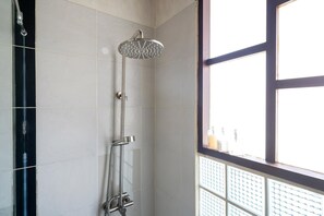 Shower, hair dryer, towels - Tranquil Thai style pool villa in Kamala (Phuket)