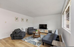 TV - Relaxing Lynnwood Getaway w/ Parking (Lynnwood)