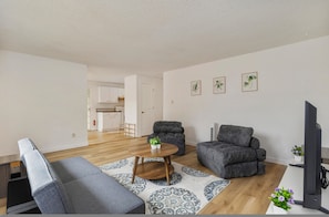 TV - Relaxing Lynnwood Getaway w/ Parking (Lynnwood)
