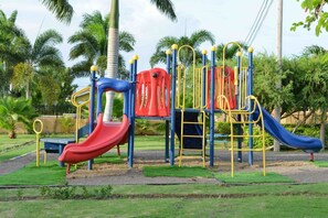 Children's area - 3 King Beds Drax Hall~Pool~Gym~Gated~Full Air Con (Draxhall)