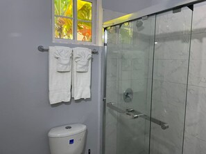 Hair dryer, towels - Adorable 1BR Cottage Walk to the Beach Priory (Priory)