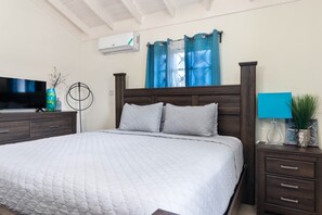 3 bedrooms, desk, iron/ironing board, travel cot - Adorable Beach House in Drax Hall~Gated~Pool~Gym (Saint Ann's Bay)